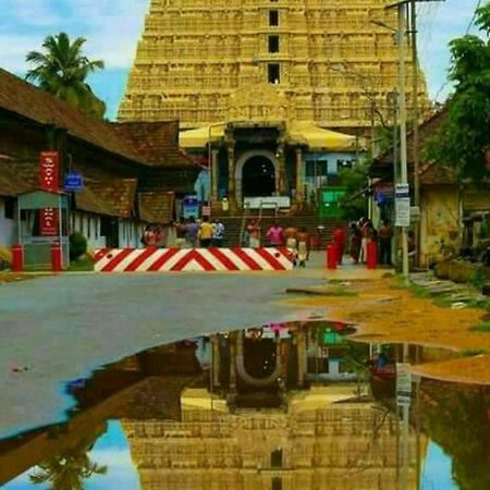 Devasthanam Lodge Thiruvananthapuram Екстериор снимка