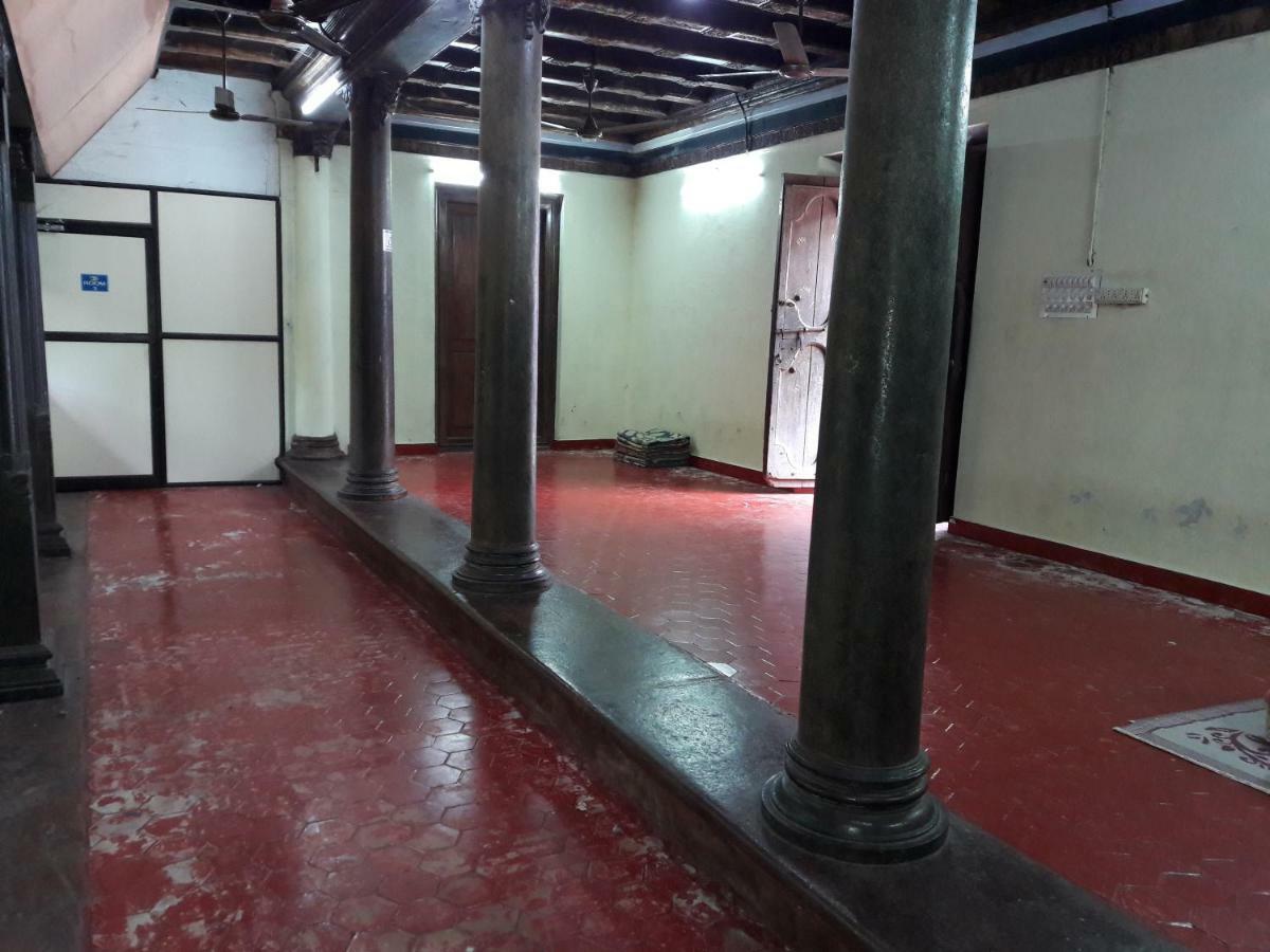 Devasthanam Lodge Thiruvananthapuram Екстериор снимка