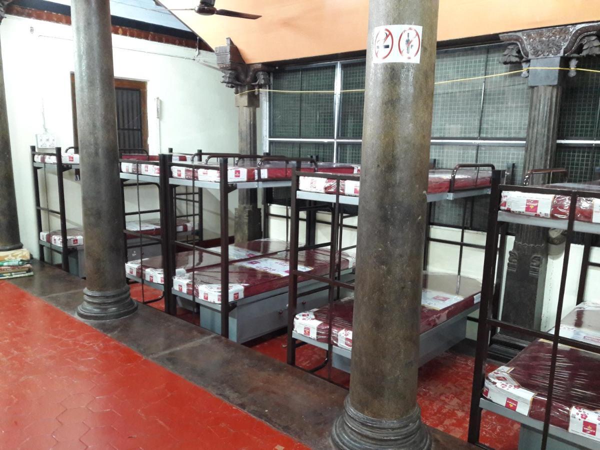 Devasthanam Lodge Thiruvananthapuram Екстериор снимка