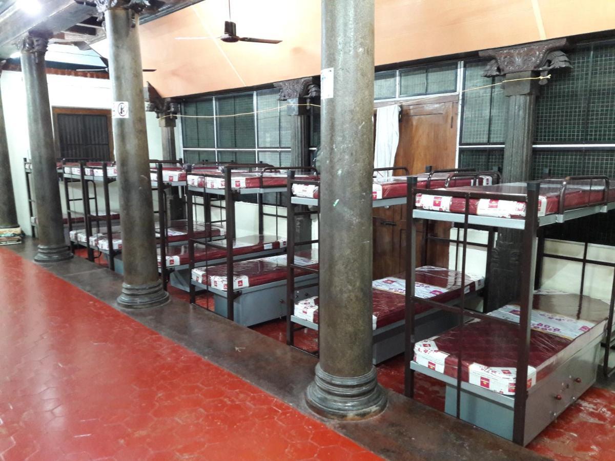 Devasthanam Lodge Thiruvananthapuram Екстериор снимка